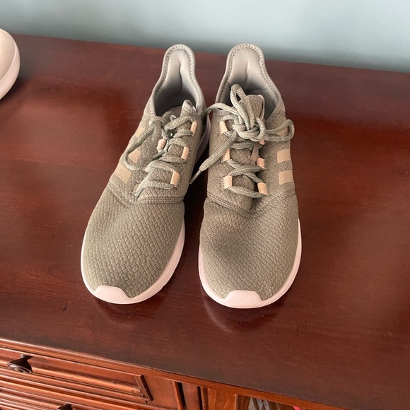 Adidas Cloudfoam Olive Sneakers with White Base Wm Sz 11 - Picture 4 of 8